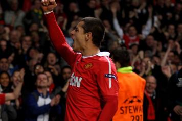 Javier Hernandez del Manchester United esulta