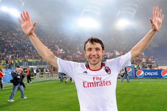 scudetto.milan.milan.scuetto.van.bommel.braccia.aperte.538x358.jpg