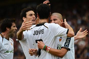 jonas valencia festeggiato