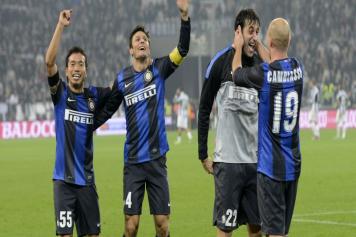 Javier Zanetti esulta