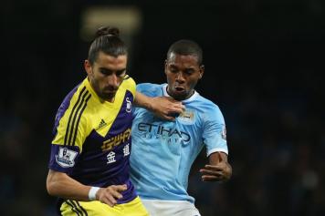 chico e fernandinho con le maglie di swansea e manchester city