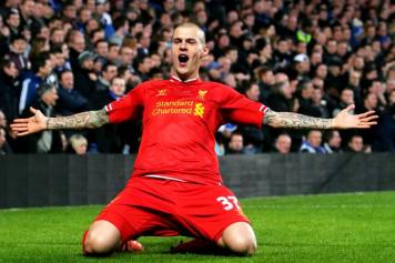 skrtel esulta con la maglia del liverpool
