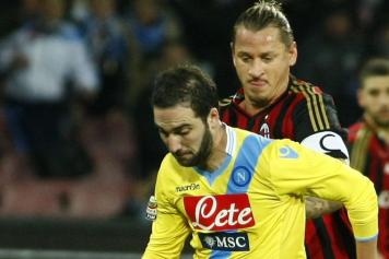 http://cdn.calciomercato.com/images/2014-02/higuain.mexes.duello.2013.2014.356x237.jpg