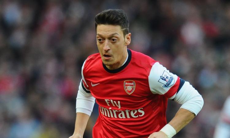 Arsenal, Ozil rassicura: 'Da qui non mi muovo'