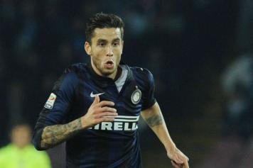 alvarez in azione con la maglia dell'inter