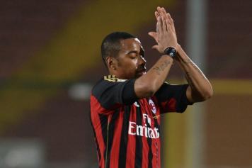 robinho.milan.applauso.2013.2014.356x237