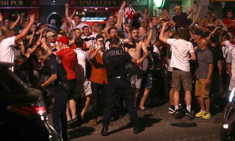 Euro.2016.hooligans.Marsiglia.750x450.jpg (750×450)