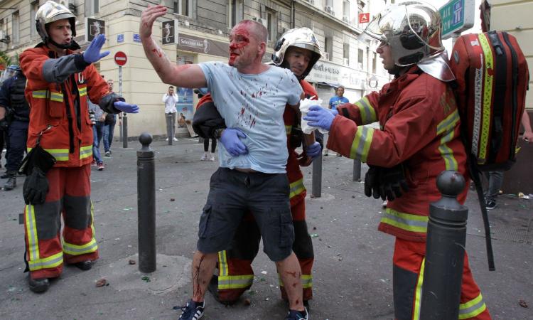 quando-a-cagliari-gli-hooligans-vennero-buttati-in-mare-primapagina