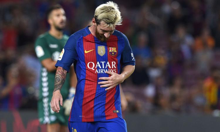 VIDEO Messi, UFFICIALE: lesione alla coscia, out per 3 settimane. Luis Enrique: 'Una perdita per il calcio'