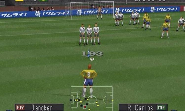 Pato con Roberto Carlos torna bambino: 'Chi non lo ha mai schierato in attacco a Winning Eleven?' FOTO