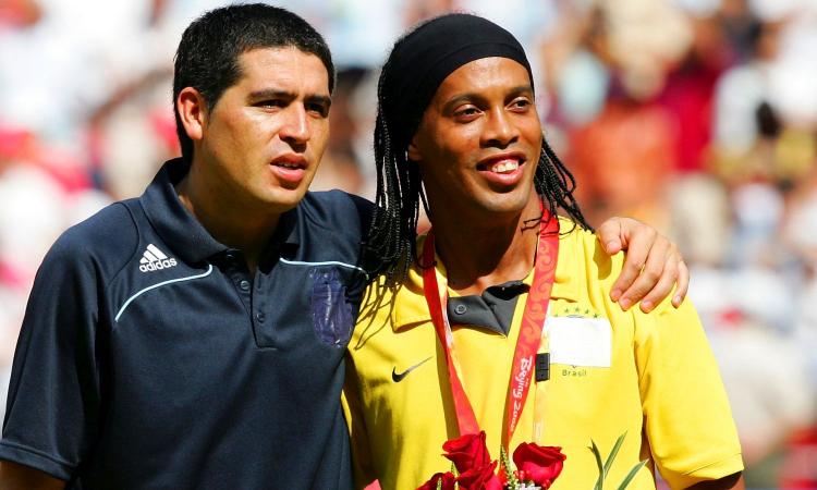 Riquelme e Ronaldinho insieme: sei mesi gratis nella Chapecoense