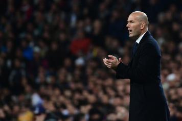 zidane, real madrid, applaude, 2016/17