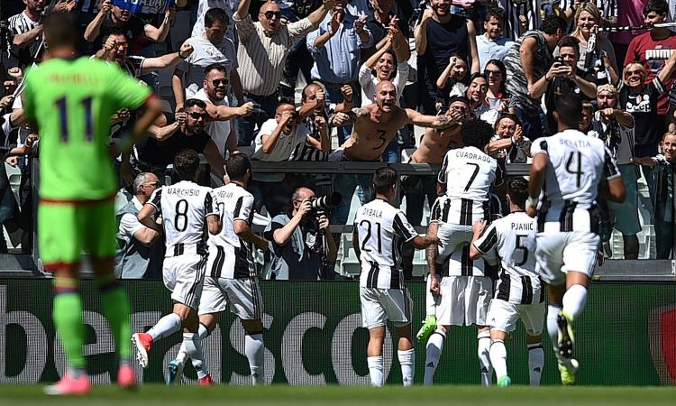 Pemain Juventus selebrasi gol
