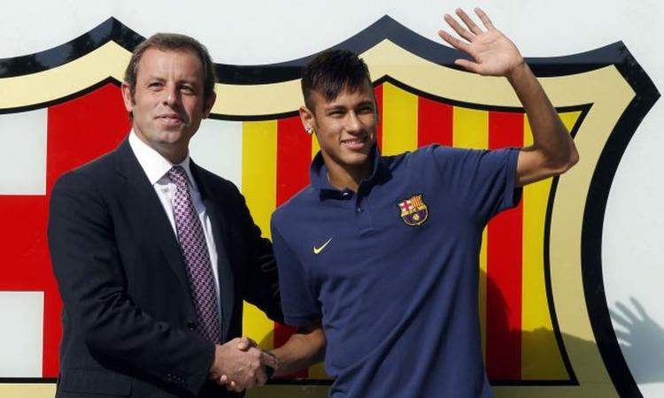 Barcellona, arrestato l'ex presidente Rosell: è accusato di riciclaggio di capitali Barcellona, arrestato l'ex presidente Rosell: è accusato di riciclaggio di capitali