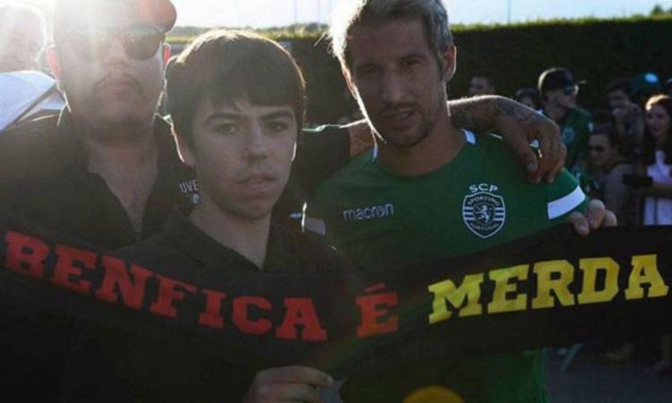 Sporting Lisbona, bufera su Coentrao: Foto con la sciarpa 'Benfica m...'