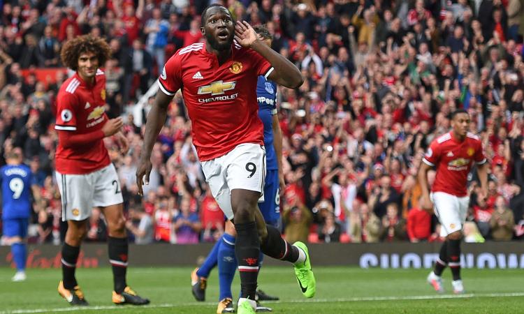 Dall'Inghilterra, i tifosi inneggiano alle misure di Lukaku: è razzismo Dall'Inghilterra, i tifosi inneggiano alle misure di Lukaku: è razzismo