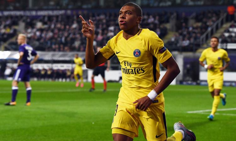 Mendy annuncia: 'Mbappé al Man City nel 2018/19'. Ma è solo una burla