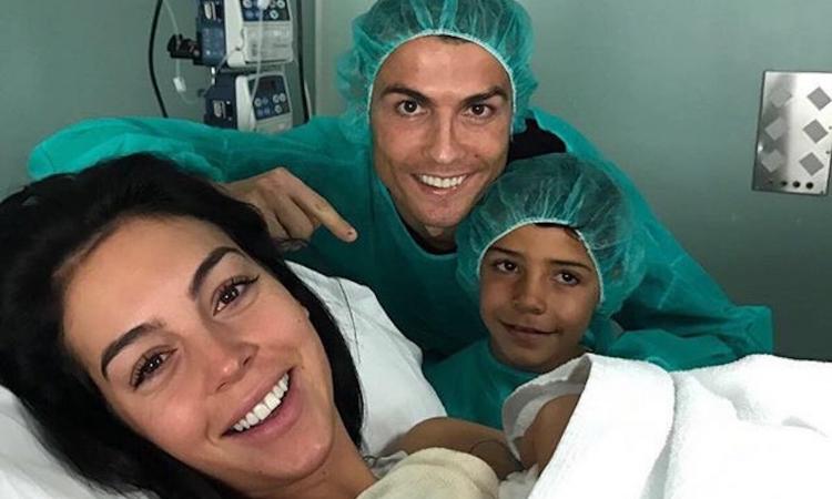 Cristiano Ronaldo papà per la quarta volta: è nata Alana Martina FOTO e VIDEO