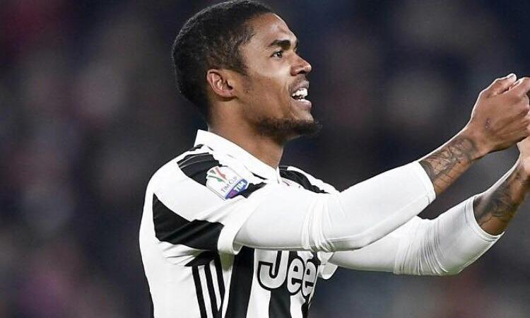 Juvemania: Allegri può anche sbagliare, tanto c'è Douglas Costa