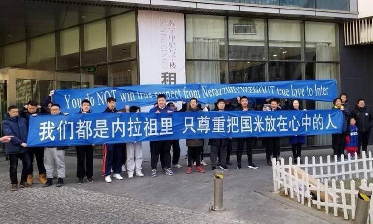 protesta.tifosi.inter.cina.suning.WEIBO.2017.2018.750x450.jpg