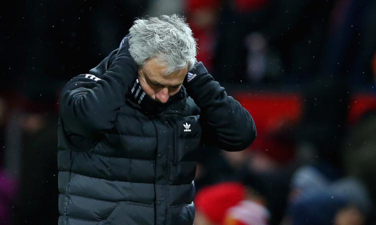 Mourinho, giù la maschera: o cambi o te ne vai, i tifosi non ti sopportano più