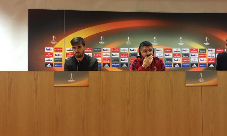 http://cdn.calciomercato.com/images/2018-03/gattuso.suso.conferenza.milan.arsenal.2018.750x450.jpg