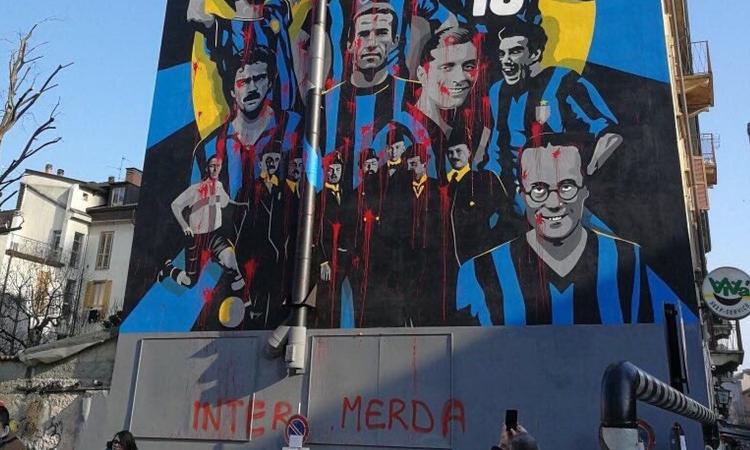 Atto vandalico nella notte: imbrattato l'InterWall per i 110 anni del club FOTO