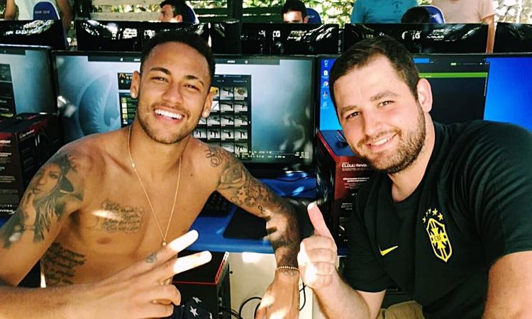 Un po' di FIFA qua? Mascherano come Piqué, nuova vita negli eSports. Da Neymar a Balotelli, futuri pro-gamer?