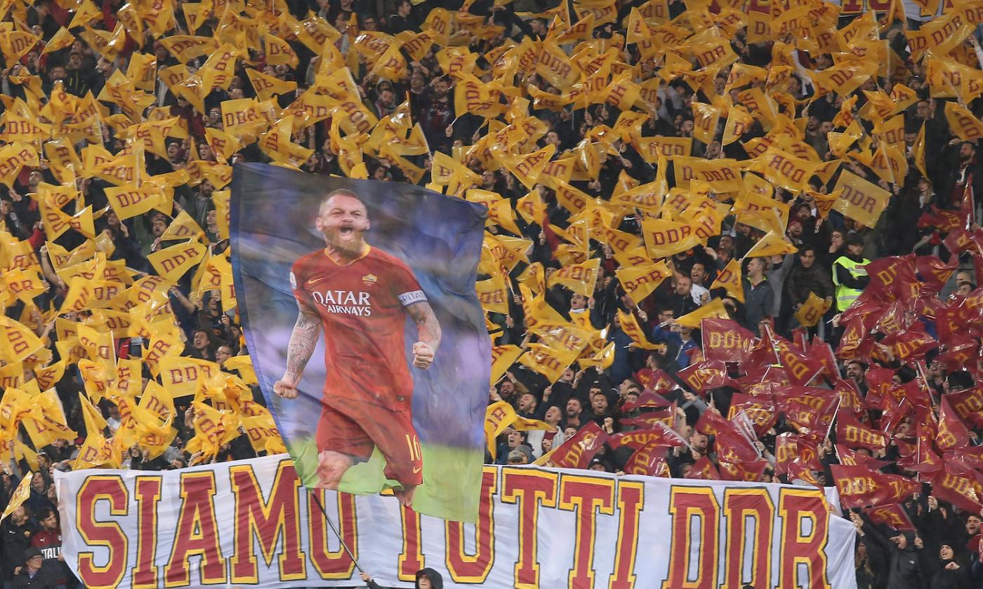 Roma La Curva Sud Omaggia De Rossi Siamo Tutti Ddr Mercato