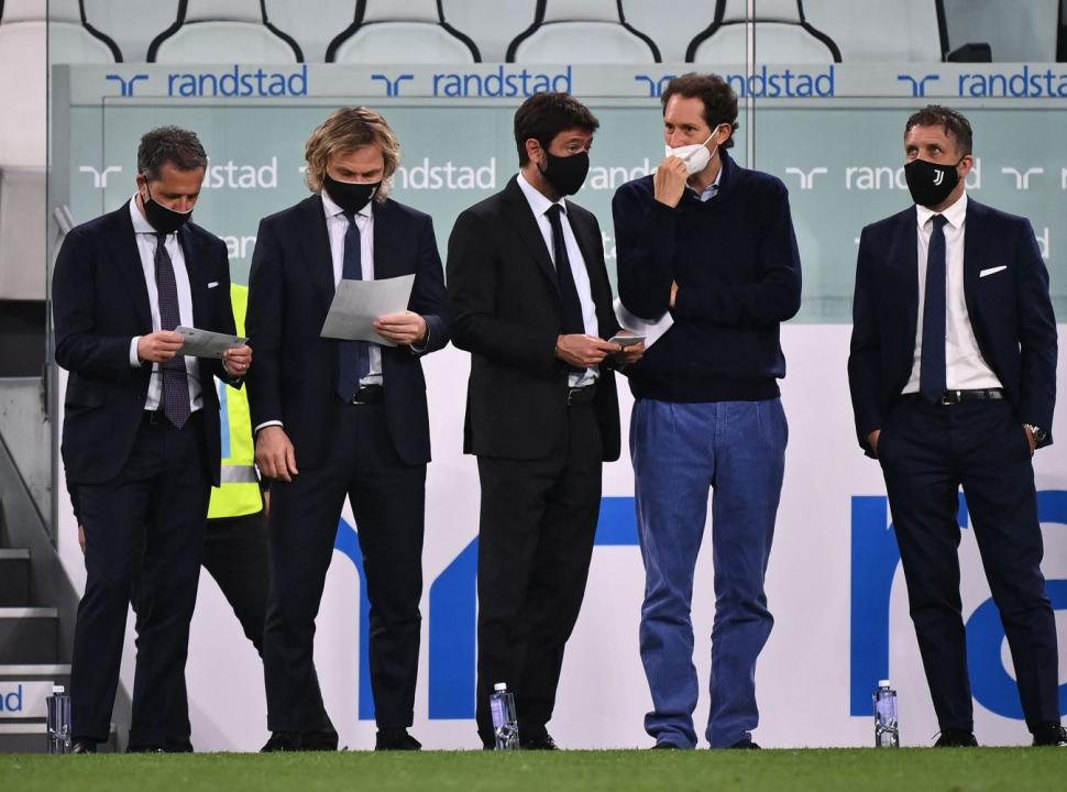 John Elkann Allo Stadium Con La Dirigenza Della Juve Al Gran Completo