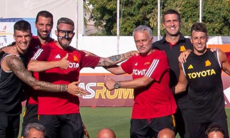 Roma Mourinho E La Stoccata Alla Societ Foto Abbracciato Al Nuovo