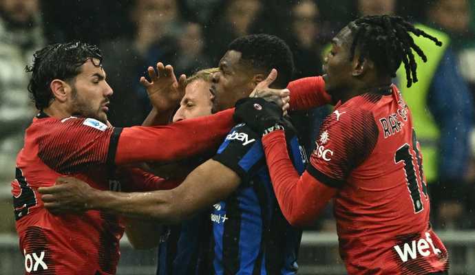 Inter Dumfries Al Bivio Il Manchester United Individua L Erede Di Wan