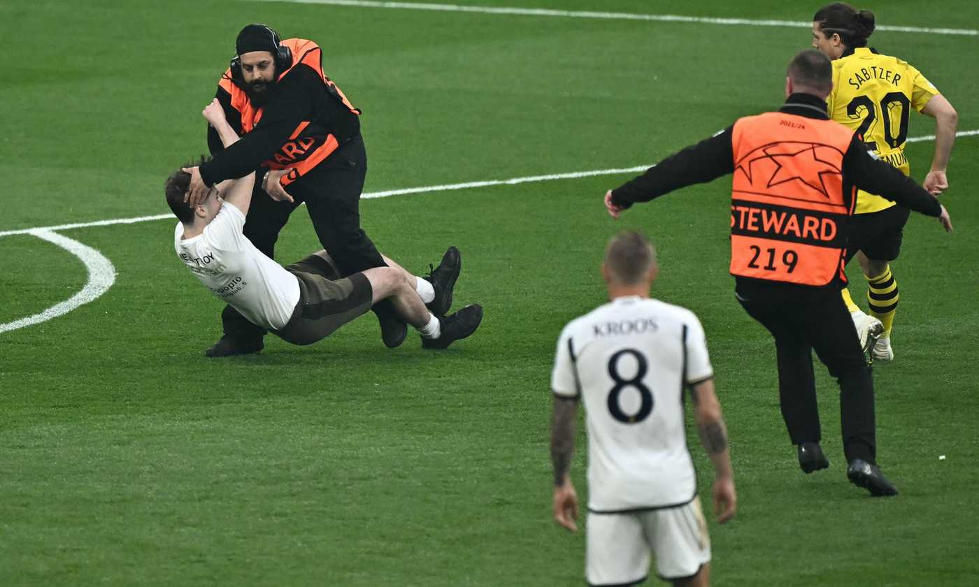 Borussia Dortmund Real Madrid Si Ferma Dopo Secondi Tripla