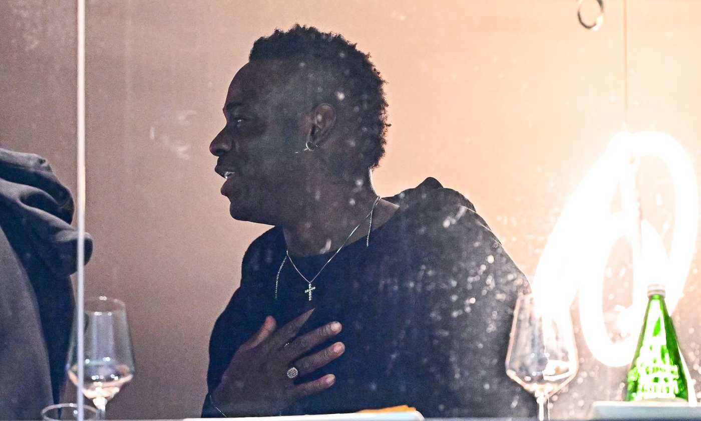 La Prima Foto Di Balotelli A Marassi Per Genoa Fiorentina Calciomercato