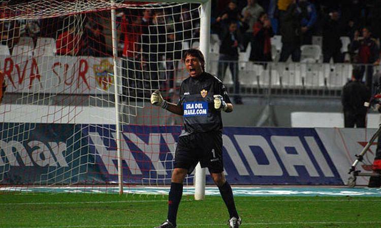 Roma, per la porta resta viva la pista Diego Alves
