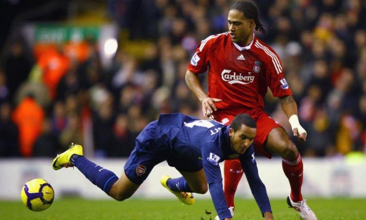 Liverpool su Walcott dell'Arsenal per il dopo Sterling