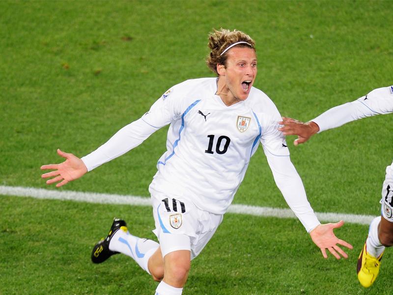 Forlan: 'Sogno l'Inter'. Poi smentisce