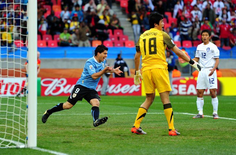 Mondiali 2010: Uruguay-Corea del Sud 2-1. Super-Suarez regala i quarti alla Celeste  