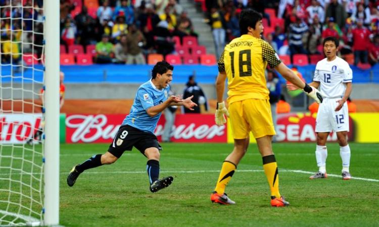 Mondiali 2010: Uruguay-Corea del Sud 2-1. Super-Suarez regala i quarti alla Celeste