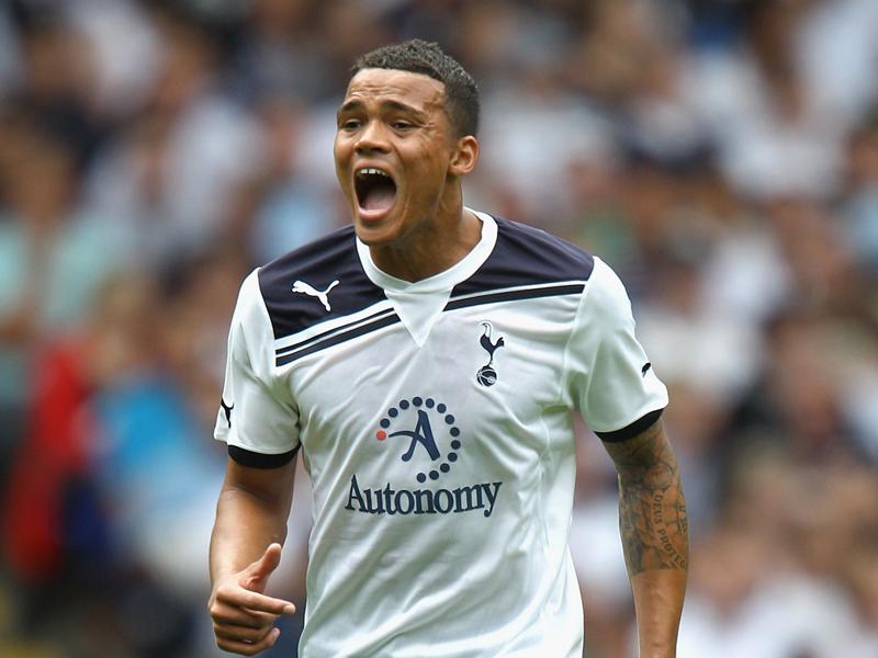 Inghilterra, Jermaine Jenas annuncia il ritiro