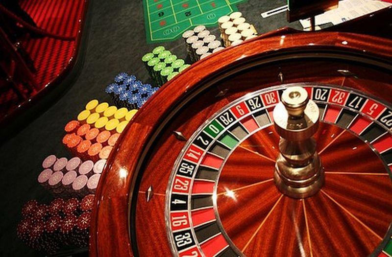 In crociera il 22 del Pocho fa saltare la roulette