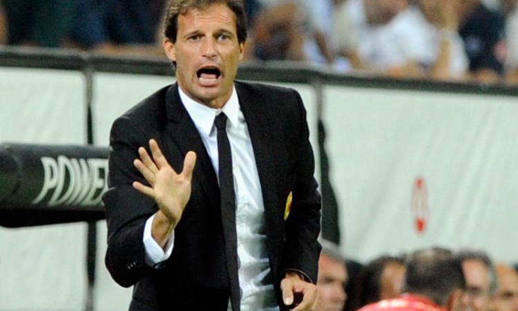 Le mani del Milan sullo scudetto che Allegri ha vinto costringendo Berlusconi a scaricare Ronaldinho