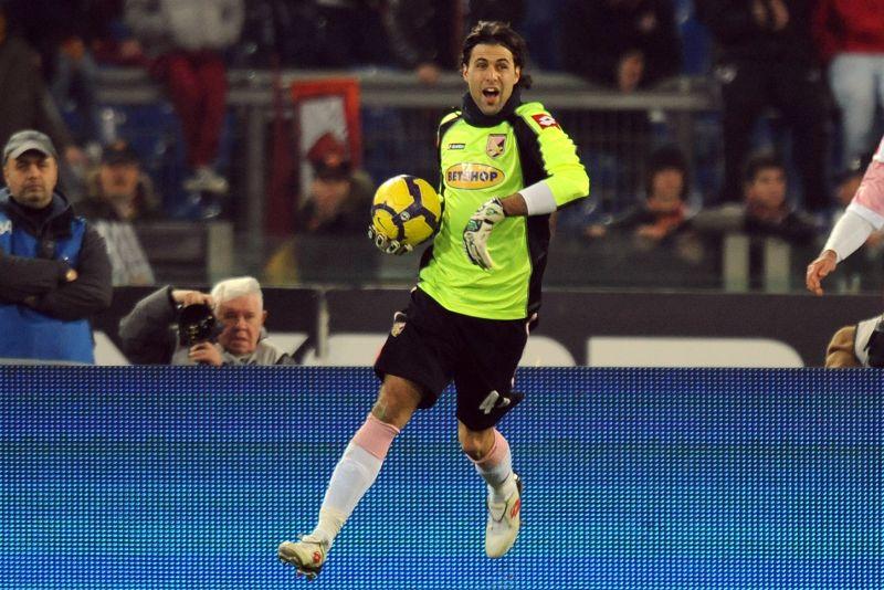 Sevilla after Torino, Inter, Napoli target Sirigu