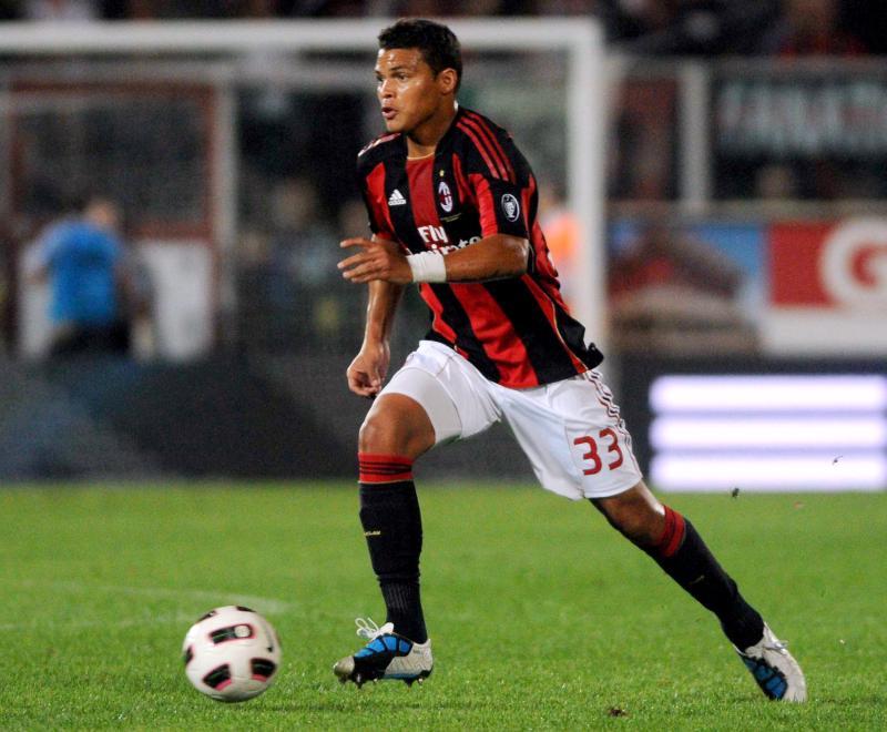 Official: Juventus sign Isla and Asamoah. Thiago Silva extends with AC Milan