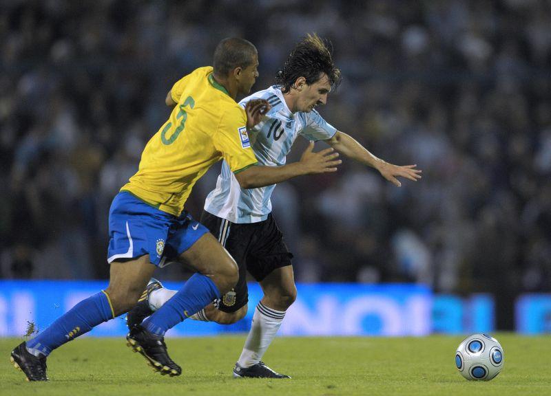 Argentina-Brasile 1-0: Messi, un palo e un gol stratosferico! Traversa Dani Alves