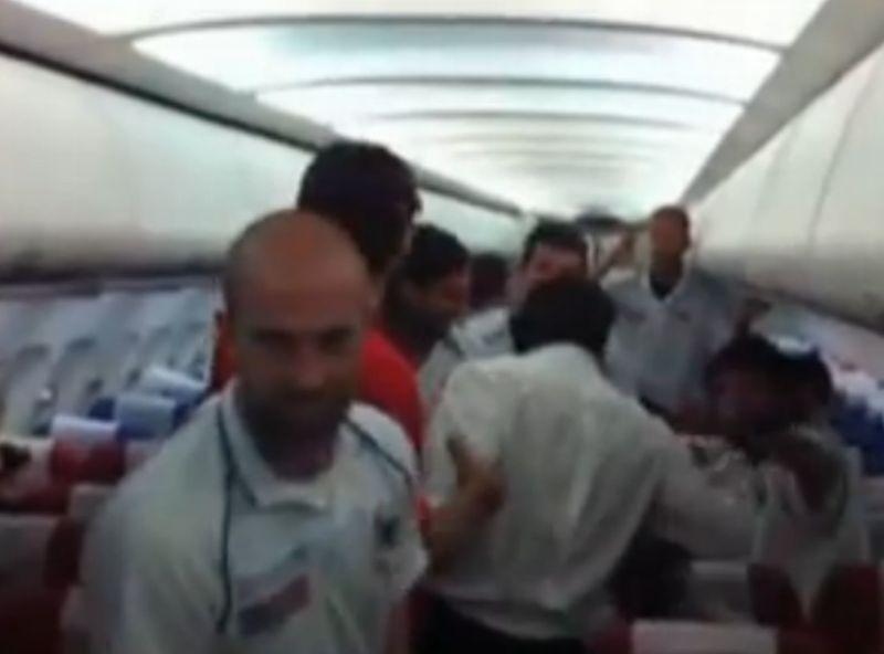 Il Catania resta in serie A e festeggia... in aereo! VIDEO