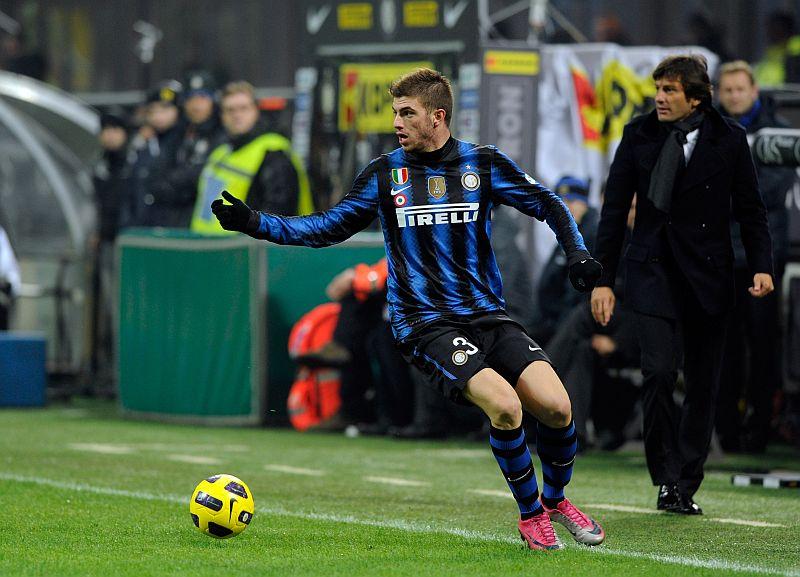 Inter, prestito o vendita per Santon?