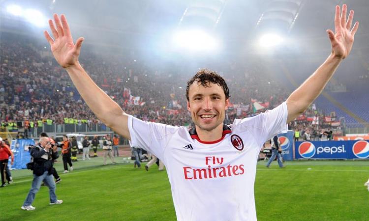 Raiola 'Van Bommel rinnova con il Milan'