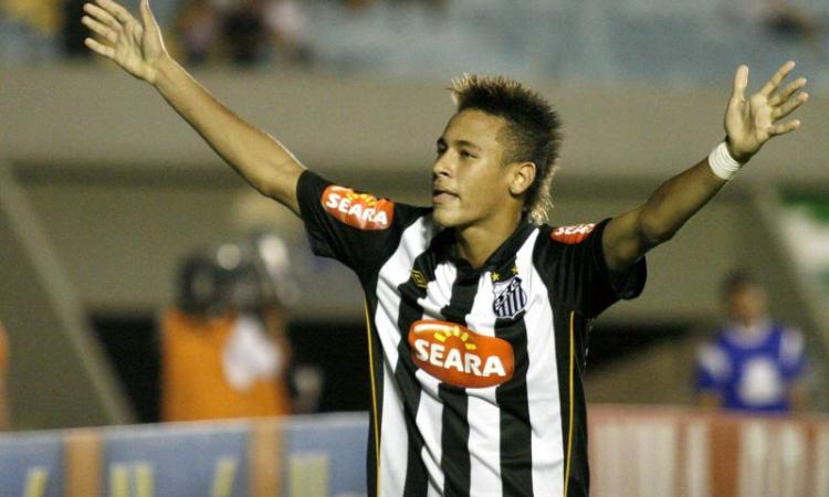 Brasile: Ronaldinho insultato, poker di Neymar. VIDEO