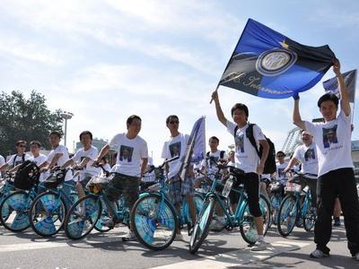 Febbre da derby in Cina: biciclettata per Moratti